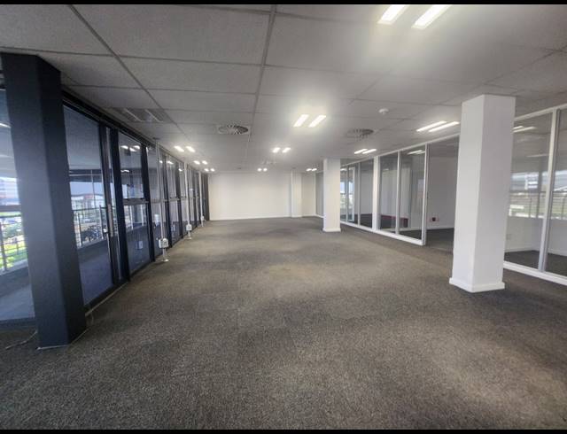 760M² OFFICE TO LET IN VORNA VALLEY